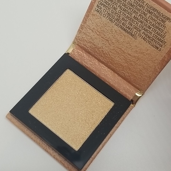 Essence Highlighter - Popping Champagne - Picture 2 of 3
